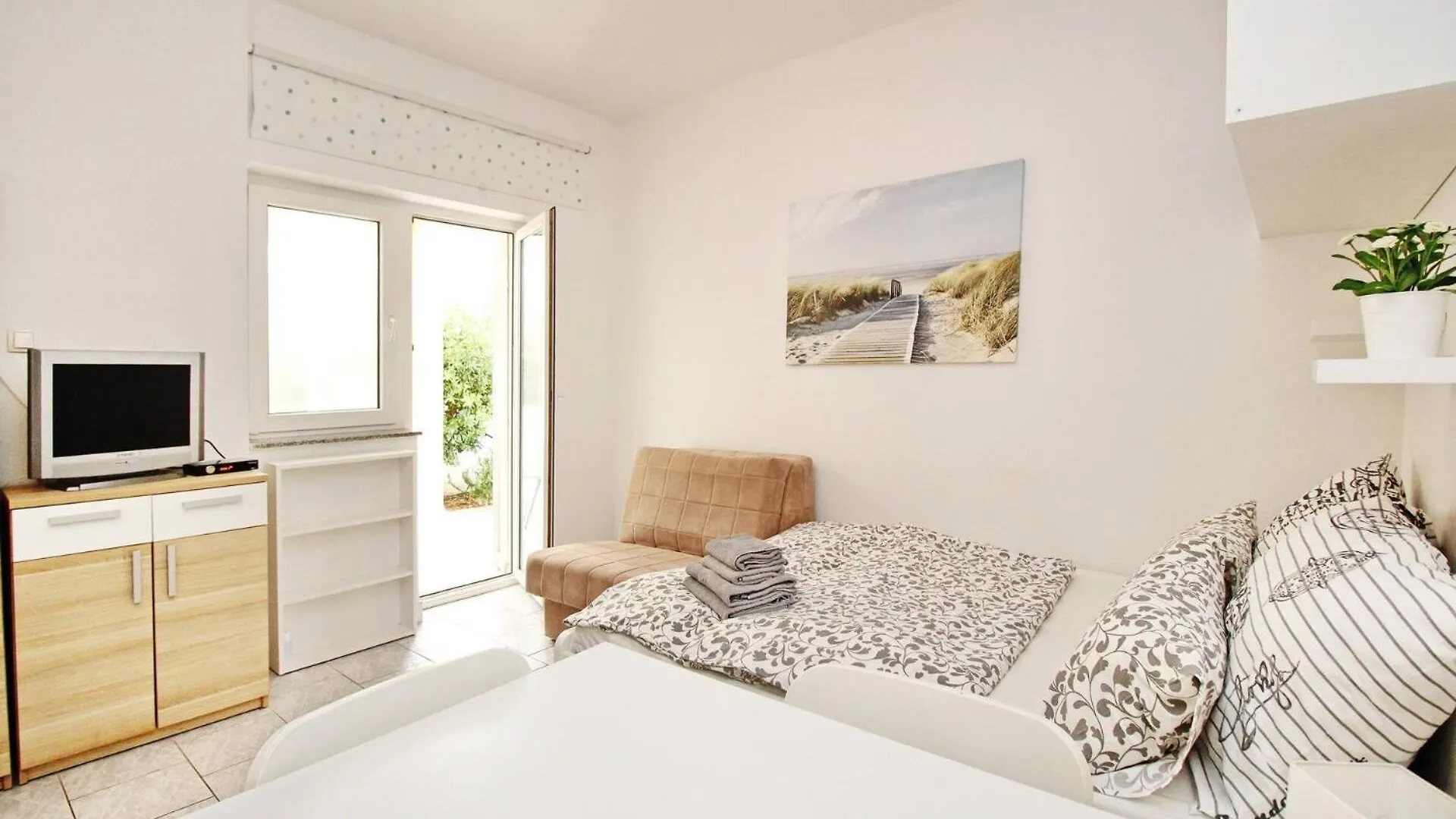 Apartment Studio Rozman Beach Baska