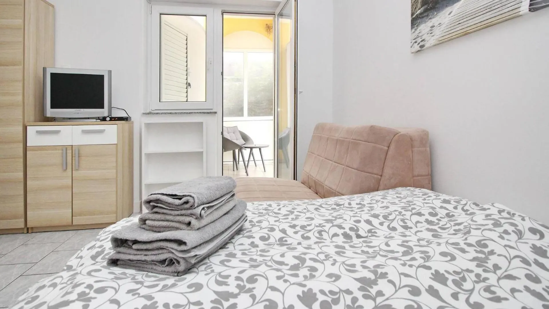 Apartment Studio Rozman Beach Baska