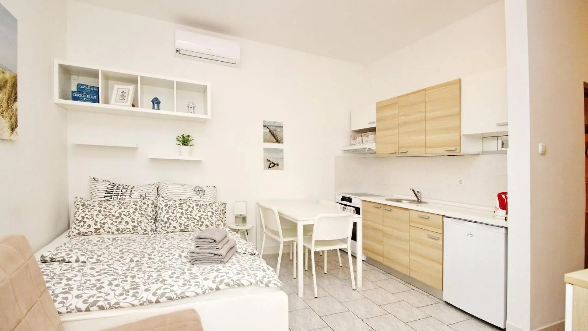Apartment Studio Rozman Beach Baska  Croatia